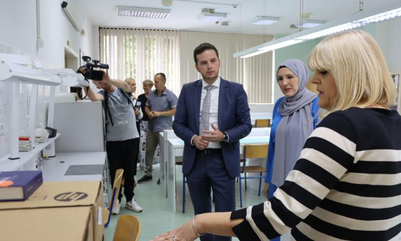 Uk i Hota-Muminović posjetili Srednju zubotehničku školu: Višegodišnji projekt modernizacije računarskih mreža