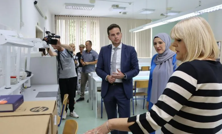 Uk i Hota-Muminović posjetili Srednju zubotehničku školu: Višegodišnji projekt modernizacije računarskih mreža