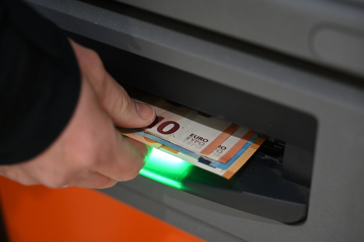 Bezgotovinska revolucija: Da li ukidanje keša ukida i slobodu?