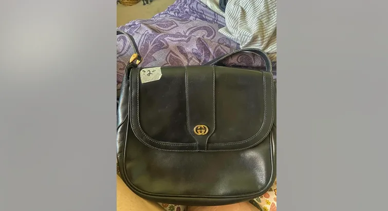 Kupila je torbu za 1 eura, a ono što je pronašla iznutra ostavila ju je bez teksta