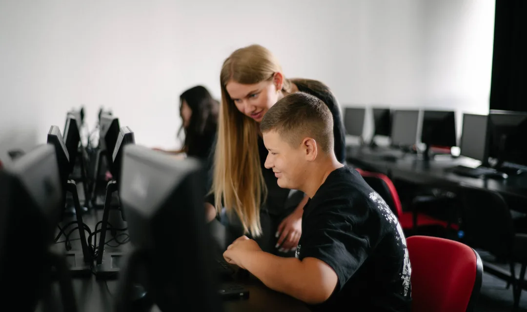 Preko 250 mladih u BiH steklo prve IT vještine kroz besplatnu ljetnu školu CoderDojo 2025 – Poslovne novine