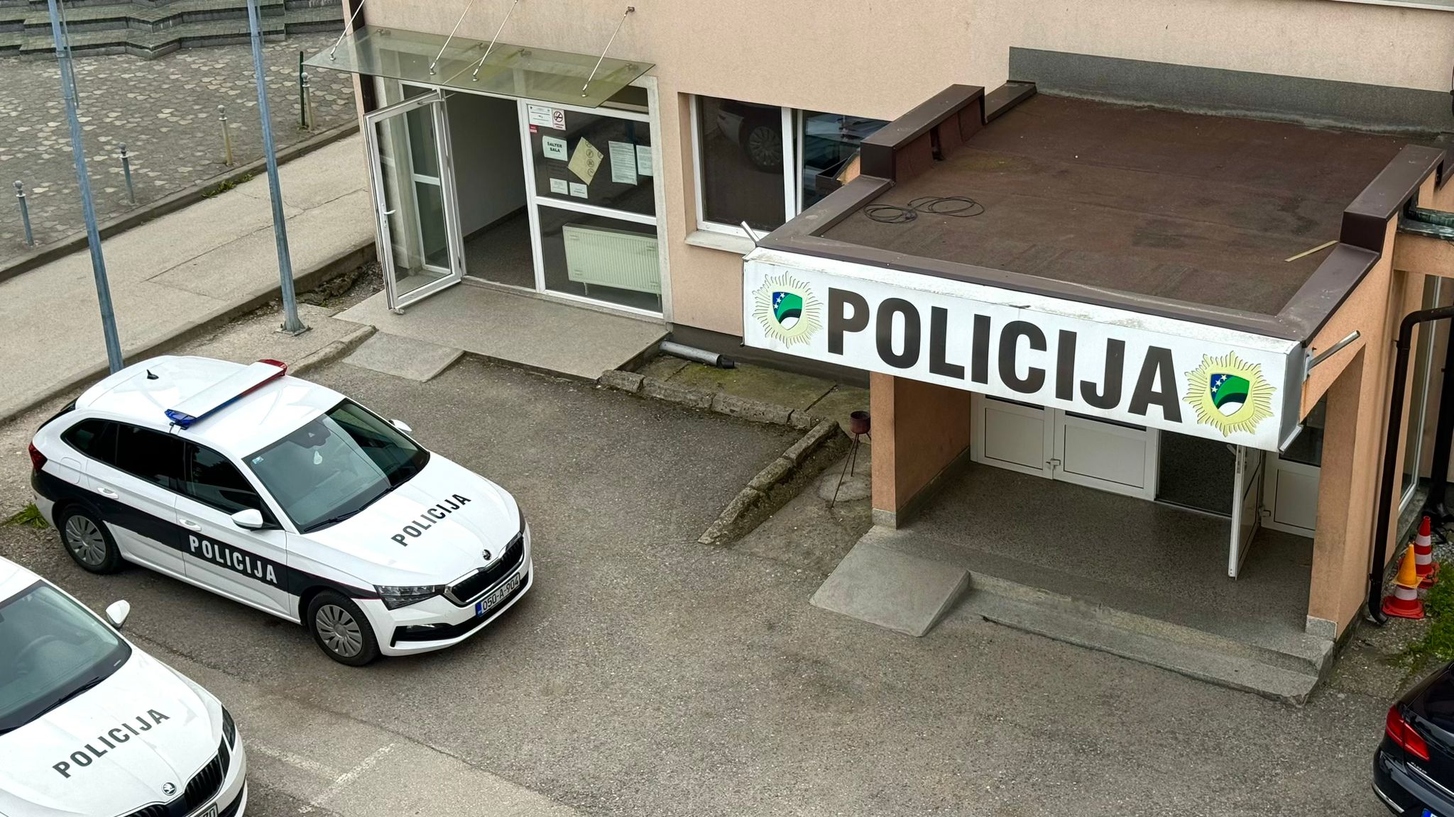 Policajci uhićeni u akciji protiv mreže za iskorištavanje i prostituciju maloljetnica