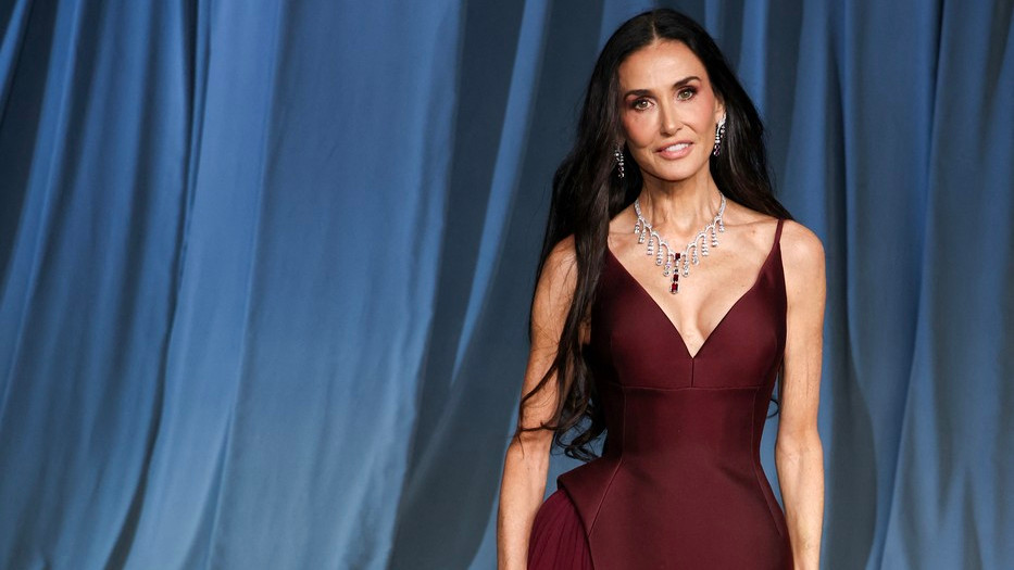 U 63. godini pokazala tijelo iz snova: Demi Moore u korzetu prkosi svim pravilima