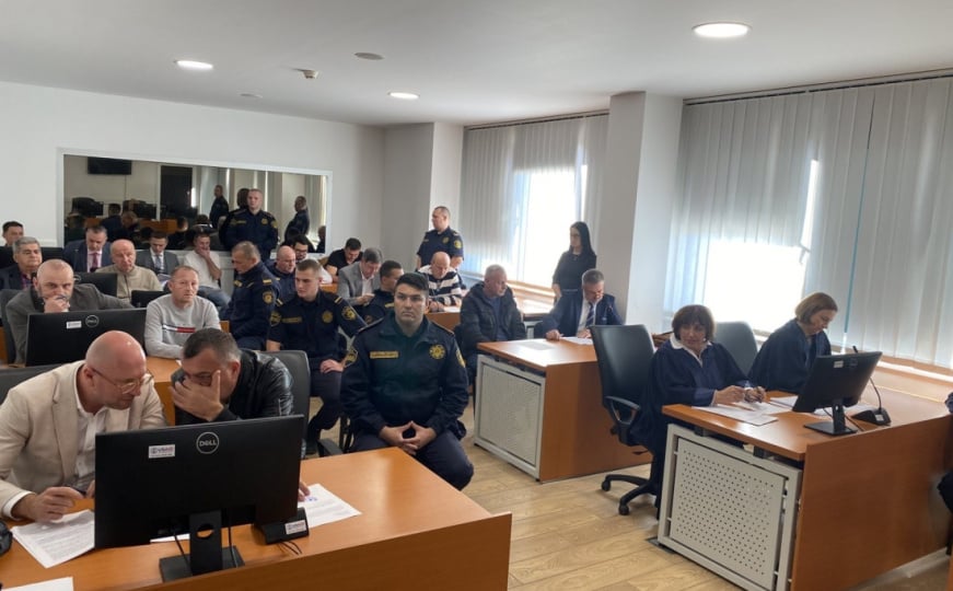 Jezivi iskazi žrtava iz Tuzle: Inspektor davao drogu, policajci ugovarali mušterije, a profesor poklonio auto