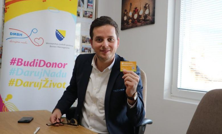 Premijer Uk potpisao donorsku karticu, pozvao sve da razmotre ovu plemenitu mogućnost