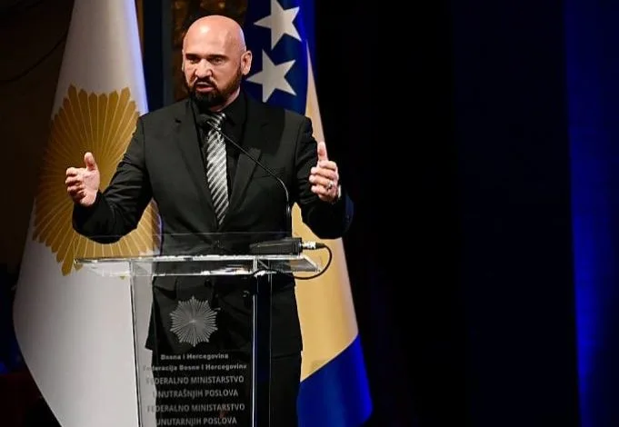 Isak: Nećemo šutjeti ni štititi nikoga – vrijeme je da policija očisti svoje redove