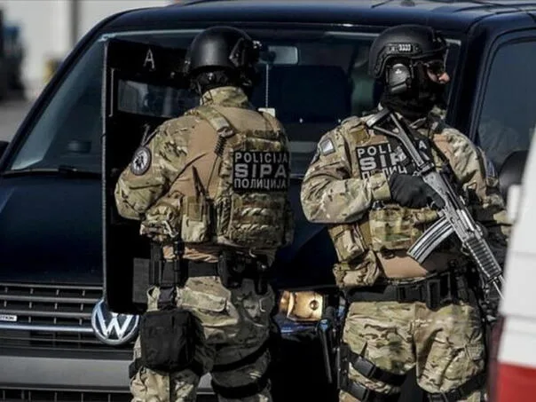 SIPA razbila kriminalnu mrežu: Deset osoba uhapšeno, zaplijenjena droga i novac