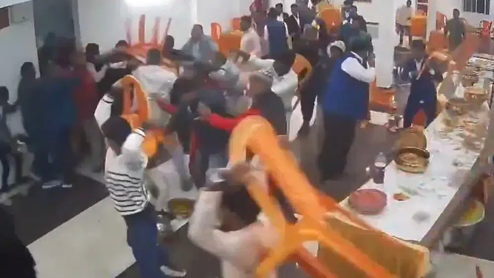 VIDEO Kad ponestane deserta: Svadba u Indiji završila masovnom tučnjavom