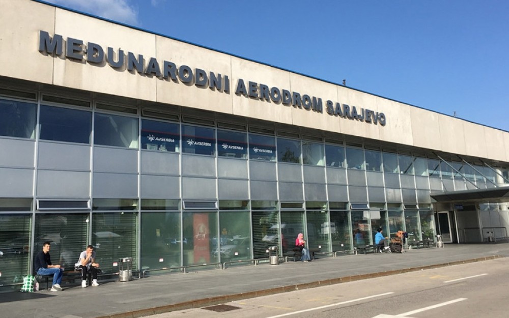 Dojava o bombi paralizirala sarajevski aerodrom, letovi privremeno obustavljeni