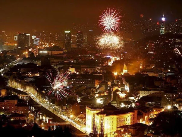 BiH čeka najluđu noć: Ko će zabavljati Sarajlije, Banjalučane, Mostarce…?
