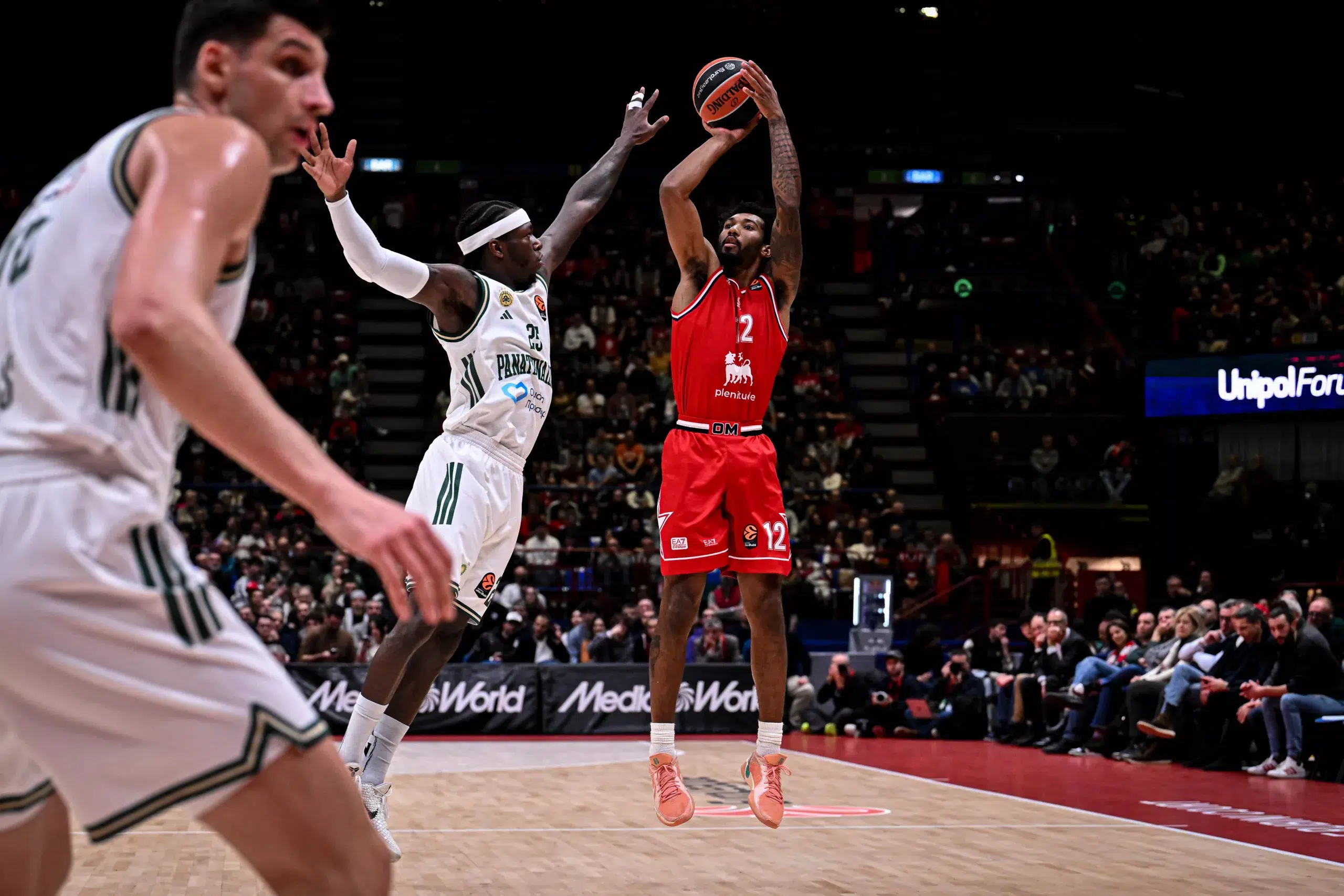 EL: Armani otpušta PAO, Lonnie Walker odgovara Tel Avivu, Valencia u velikim serijama