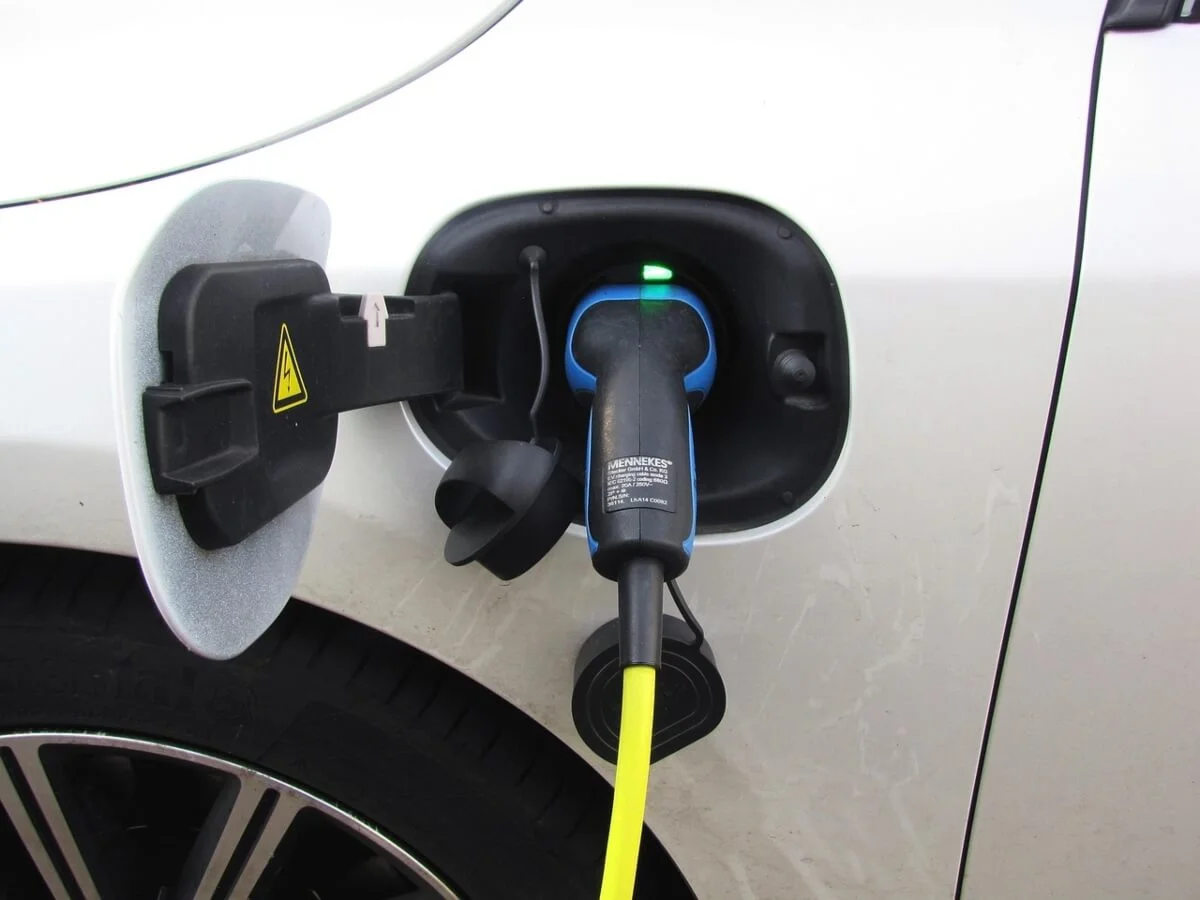 ESG i održiva mobilnost: Elektrifikacija službi pomoći na putu