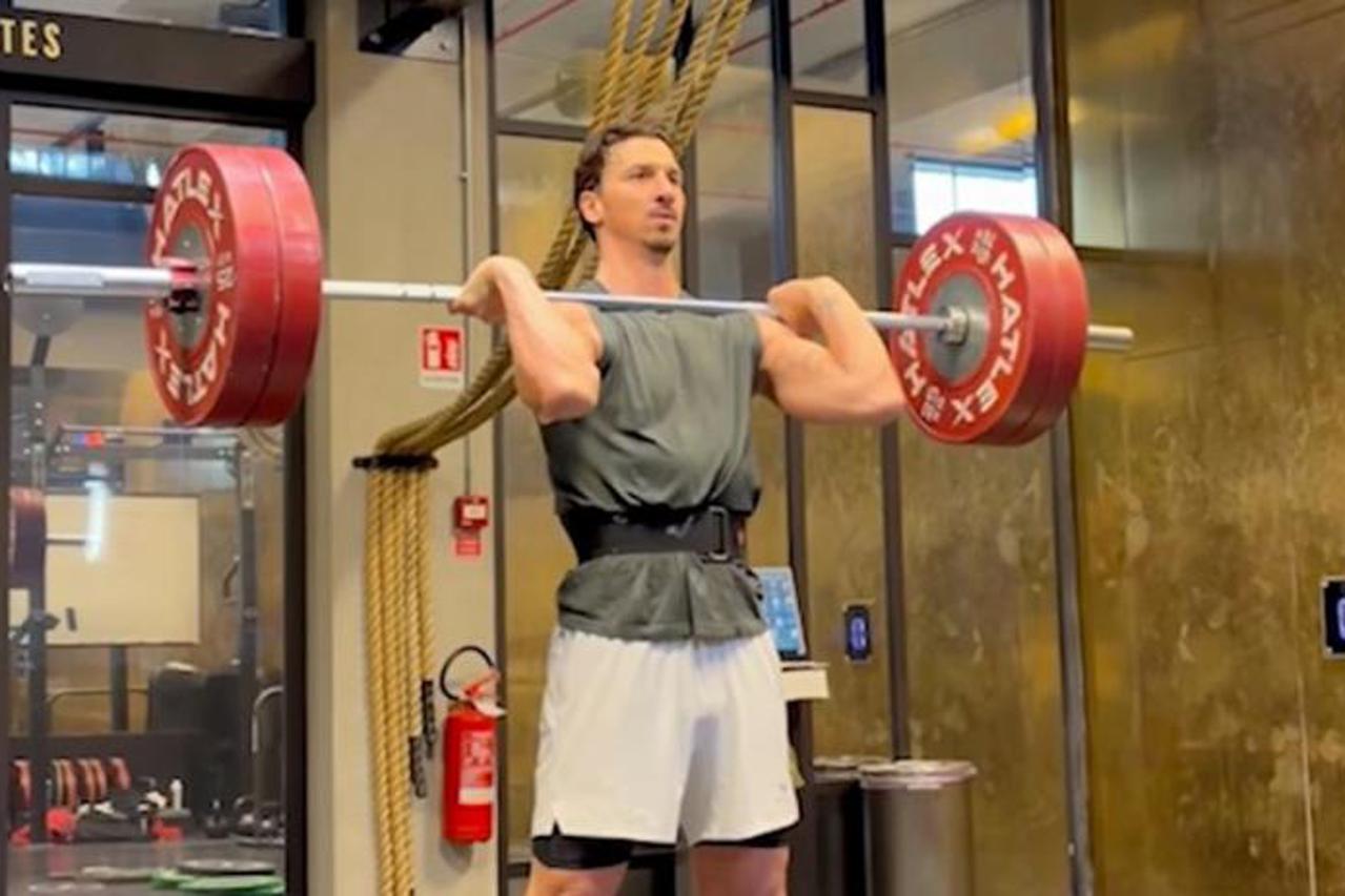 Ibrahimović iu 45. godini vrijedno trenira. Pogledajte koliko kilograma diže