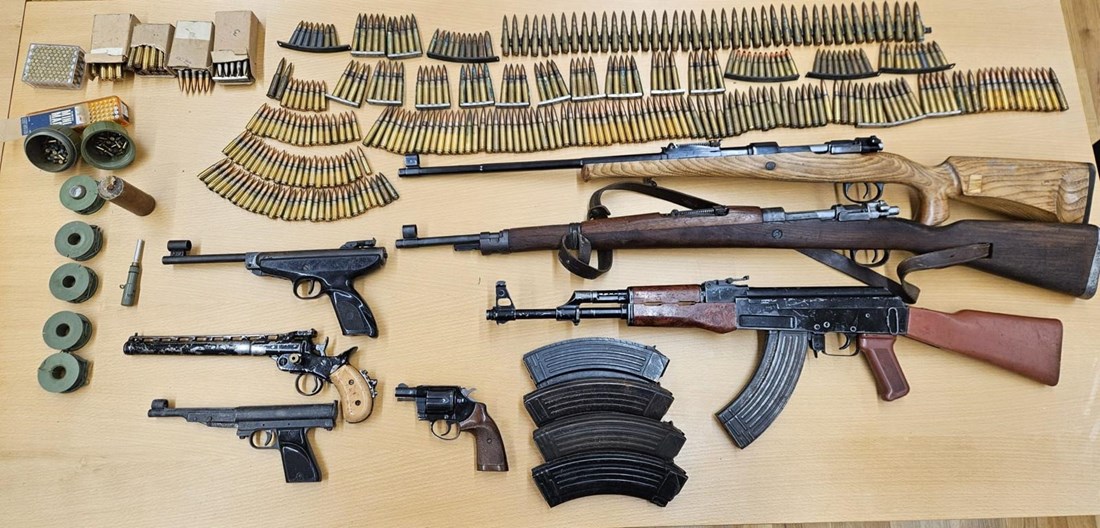 Imotska policija otkrila automatsku pušku, eksploziv i stotine metaka