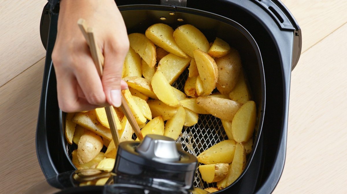 6 situacija kada je bolje koristiti fritezu nego pećnicu