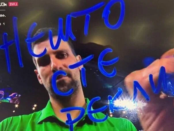 Đoković je nakon pobjede ispisao poruku na ćirilici, kome je upućena?