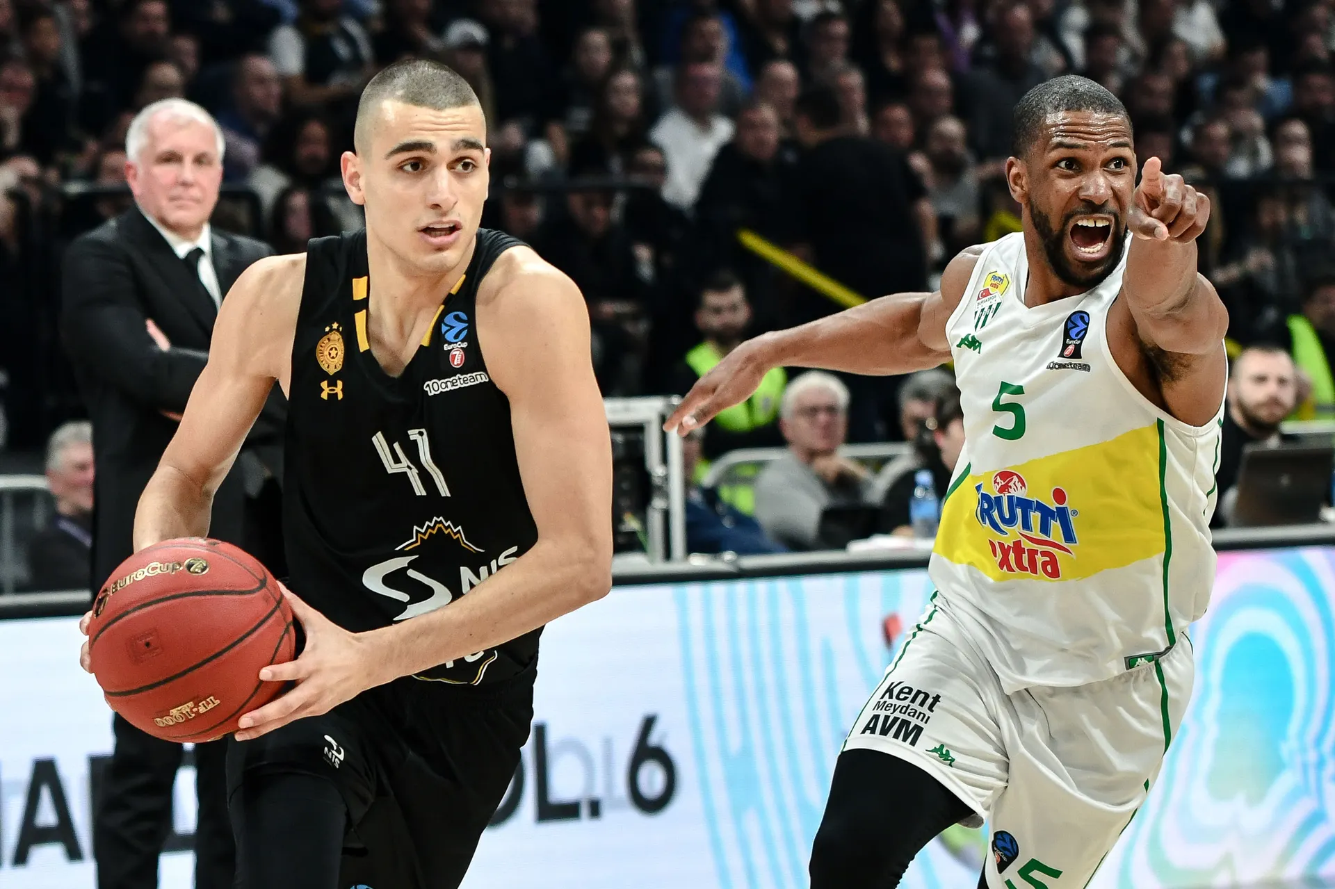 Madarov otac tvrdi: Nije primio platu u Partizanu, Obradović poručio Jasikevičiusu da mu ne daje minutažu!