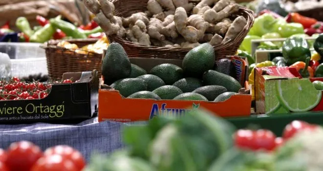 Objavljena crna lista povrća i voća: Top 12 najviše kontaminiranih pesticidima