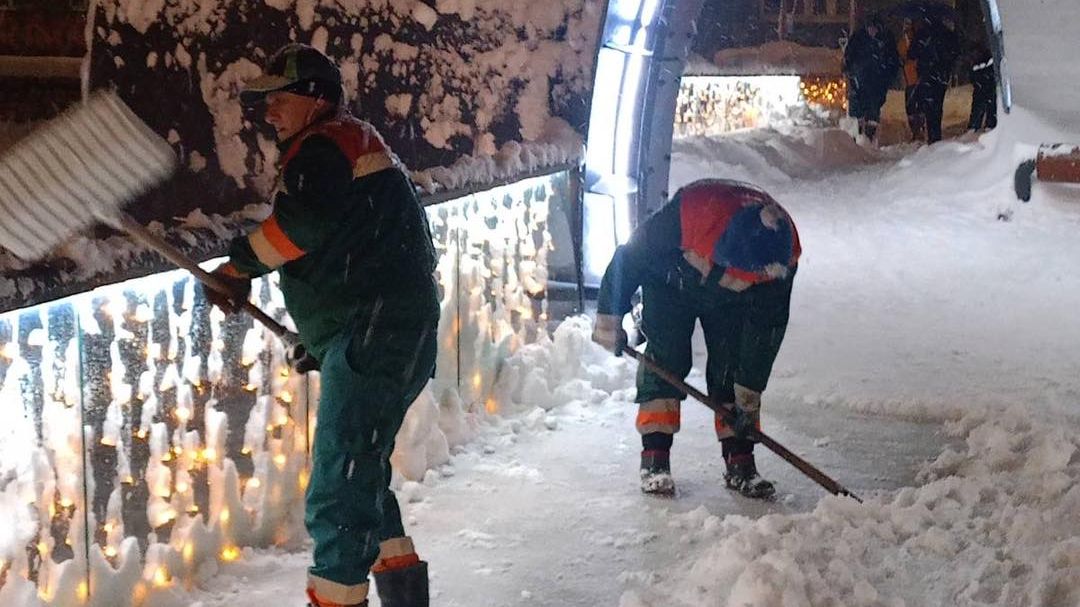 Sarajevo: Za čišćenje snijega bit će angažovano 100 osoba s biroa