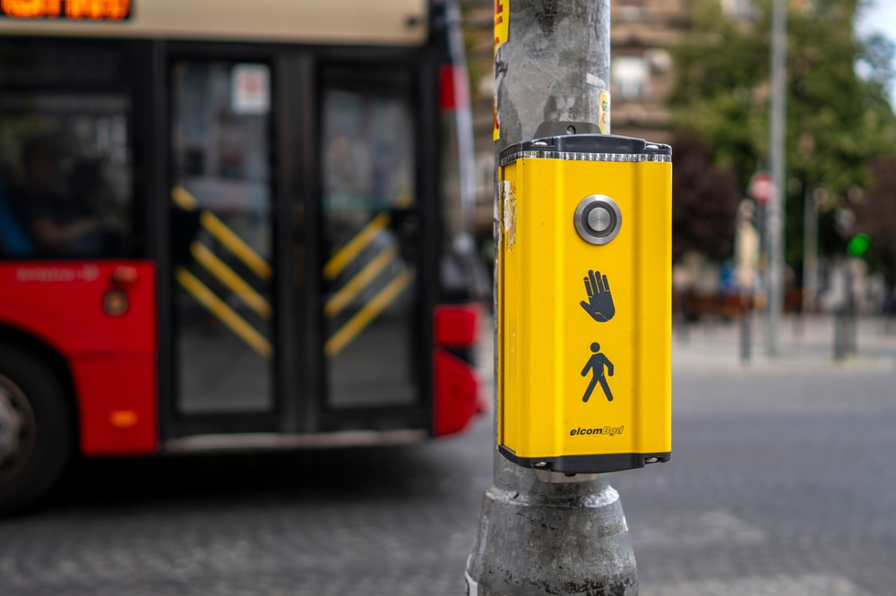 Čemu služe i čemu (ne)služe dugmići na beogradskim raskrižjima
