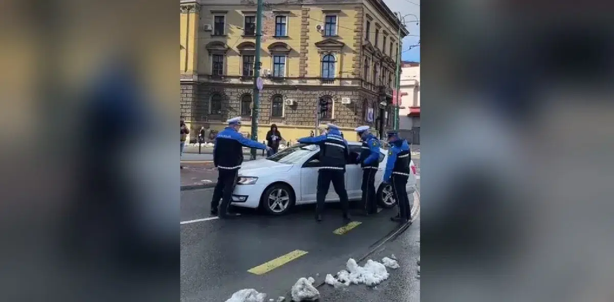 Pogledajte šta je pronađeno kod muškarca koji je autom krenuo prema demonstrantima u Sarajevu: “Lude gljive”, LSD, MDMA…