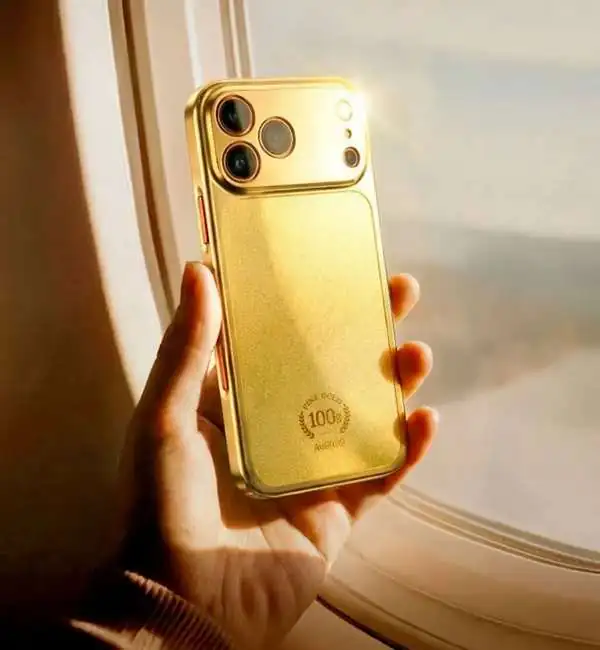 iPhone 17 Pro Max zlatna maska