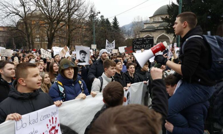 Završen protest u Sarajevu – Istaknuta četiri zahtjeva, sutra novi protest