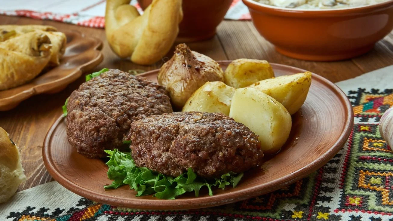 Punjeni šnicli: Recept za klasično jelo koje uvijek mami mirisom kuhinje