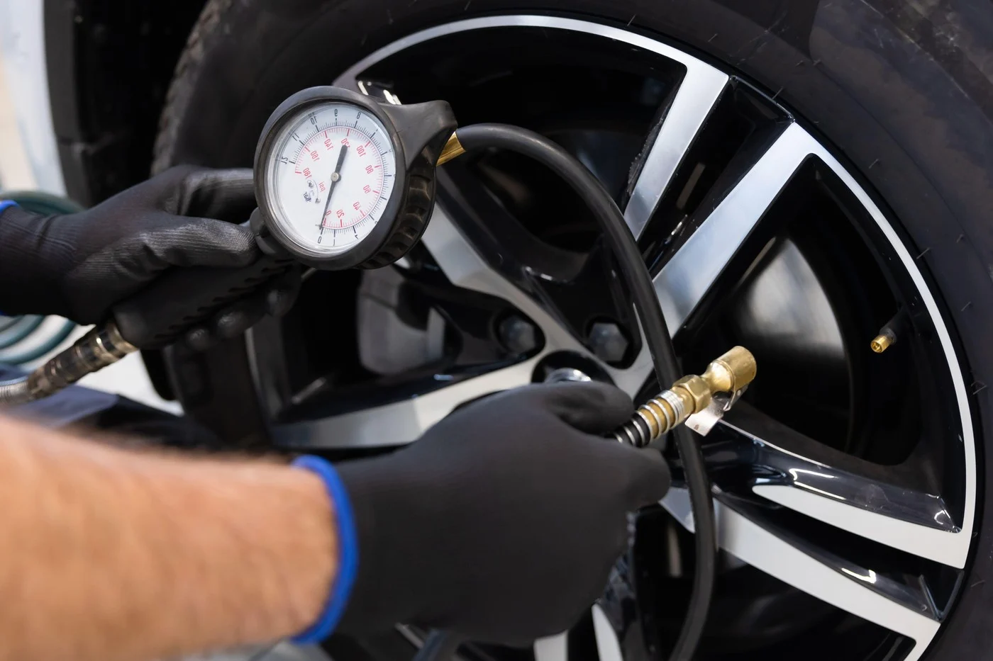 Pravi razlog zašto su automobilske gume crne