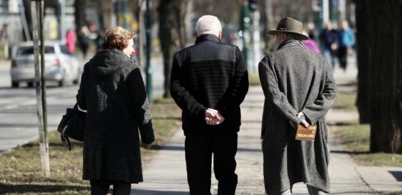 Skoro 10.000 penzionera u RS od 1. maja ostaje bez osiguranja