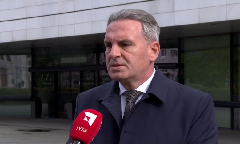 Smajić: Schmidtov pasivan odnos prema blokadama direktno pogoduje politikama HDZ-a i SNSD-a