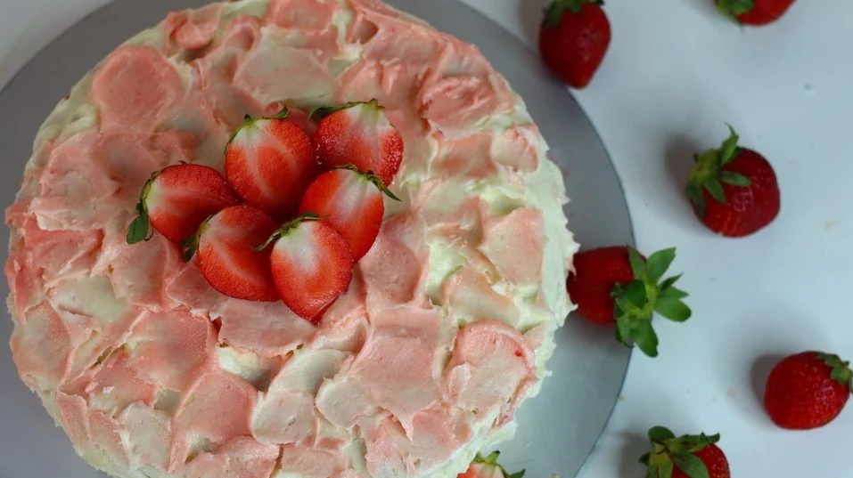 Najljepša torta sa jagodama, recept za poslasticu kao iz slastičarnice