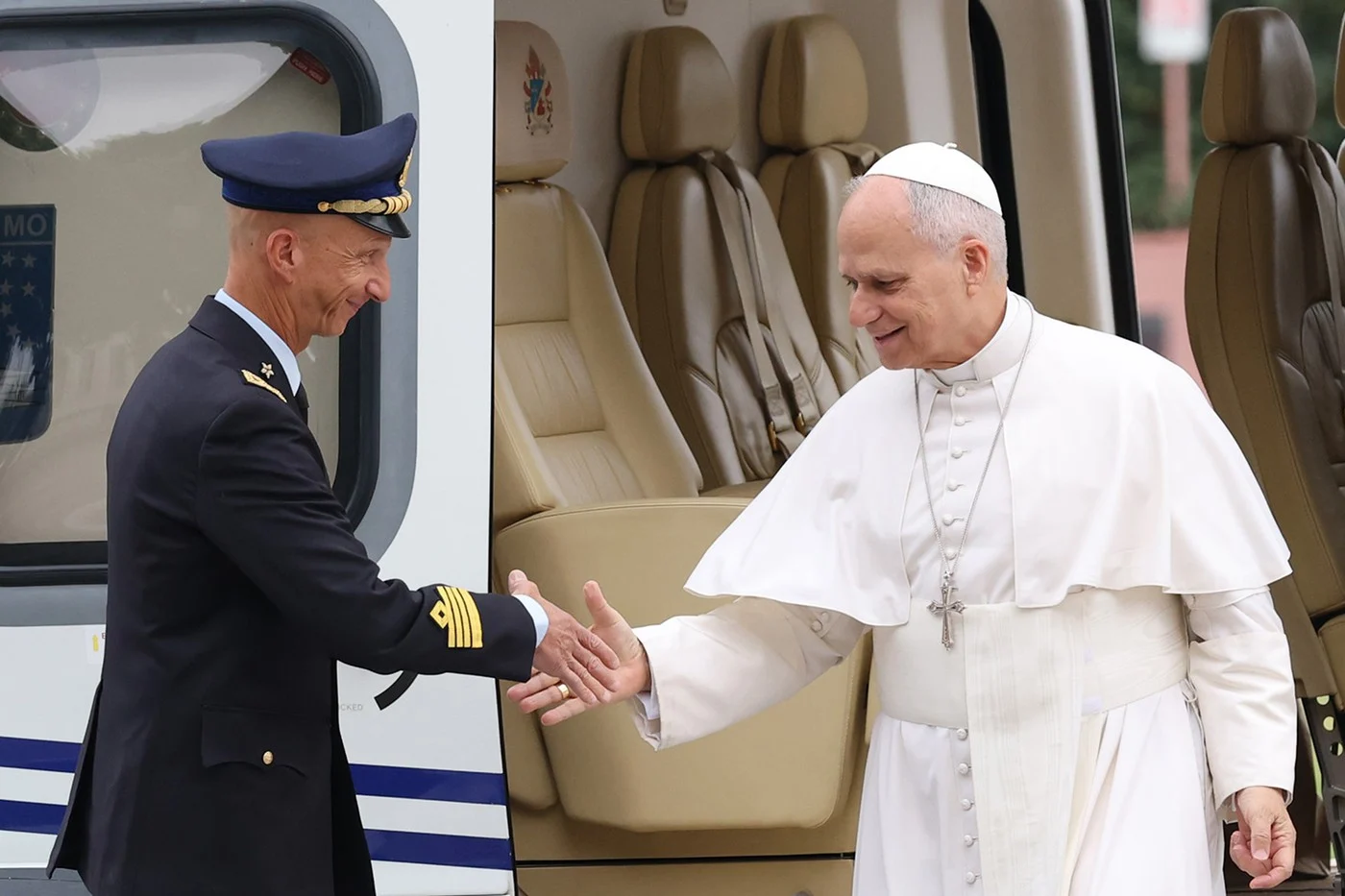 Papa Leo postao modna ikona: Internet bruji o njegovim tenisicama