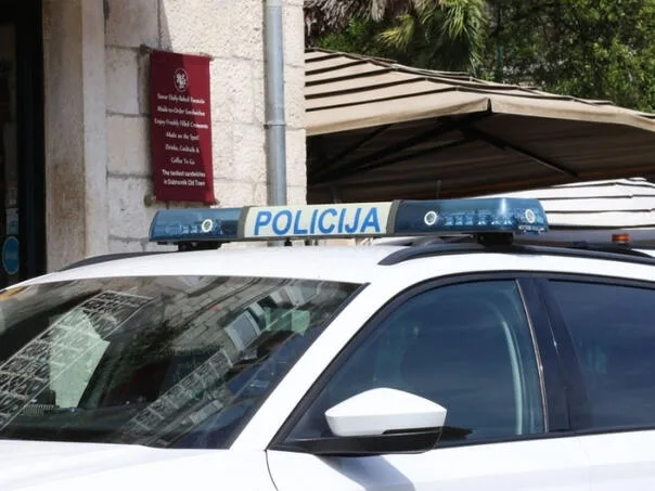 Policajac ošamario maloljetnika u Tuzli