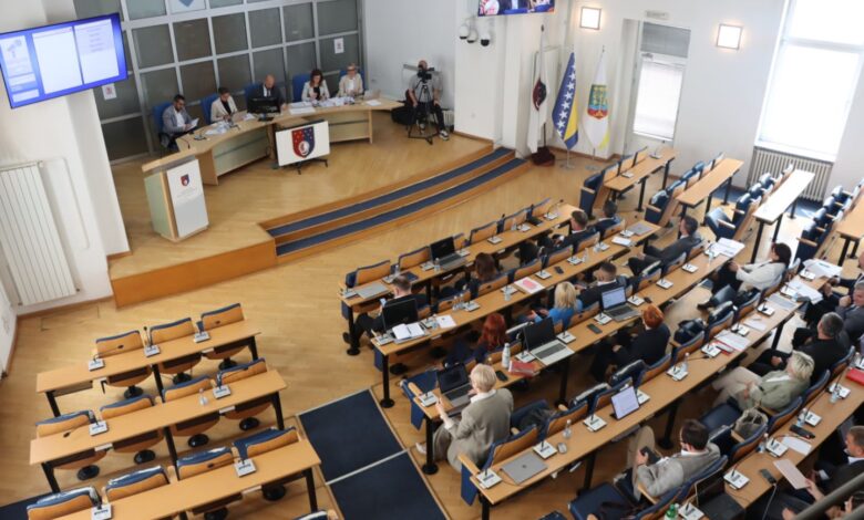 Skupštine KS: Usvojeni ključni zakoni za uvođenje pomoćne policije, helikopterske jedinice, kadrovsko jačanje policije i nabavljanje i nošenje oružja