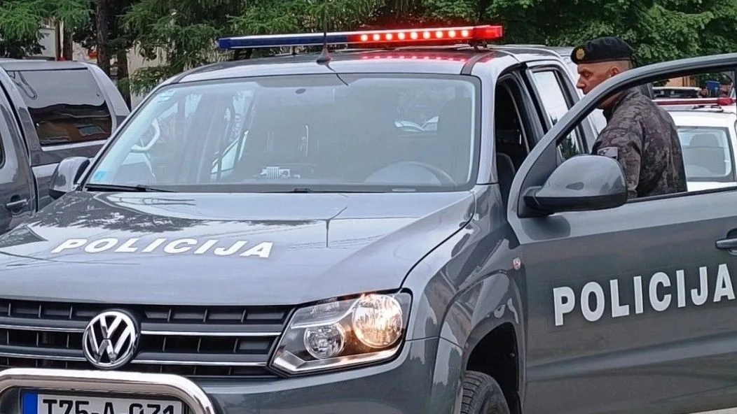 Detalji užasa u Banovićima: Nakon komšijske svađe ubio muškarca i ranio njegovu suprugu, pucao i na treću osobu