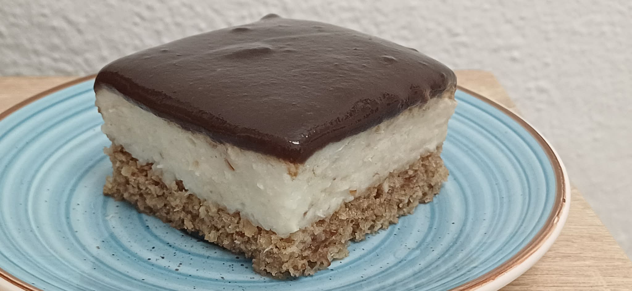 Ova torta je oduševila sve goste! Mekani biskvit i bogata krema kojoj je teško odoljeti