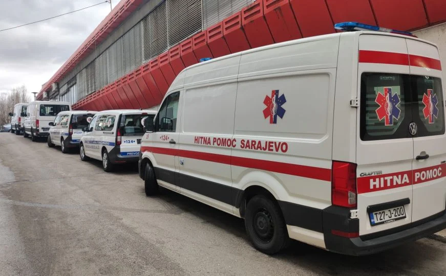 Preminuo mladić koji je pao s krova automobila tijekom slavlja pobjede BiH