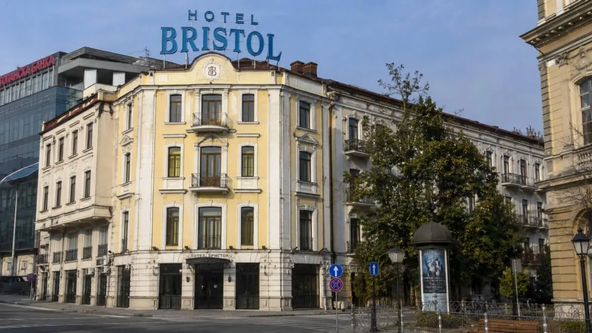 Menadžer iz osiguranja kupio kultni „Bristol“: Ko je Emil Kratovaliev i šta se krije iza velike transakcije