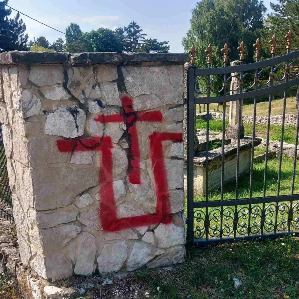 Muftijstvo mostarsko najoštrije osuđuje vandalske incidente i širenje simbola mržnje u Livnu