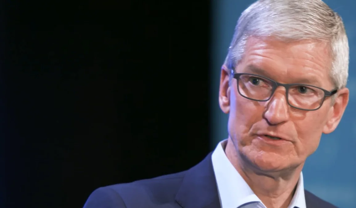 Tim Kuk odlazi uz upozorenje: Nestašica čipova koči iPhone i Mac, akcije pale 8 odsto