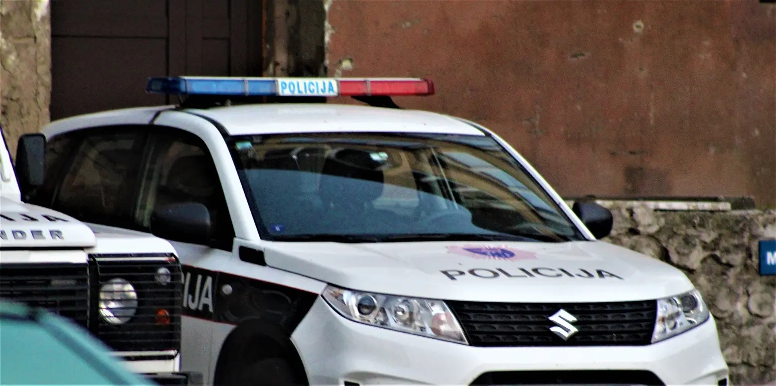 Zaštitar u Istri uhvatio muškarca koji je špijunskim naočalama snimao golu djecu