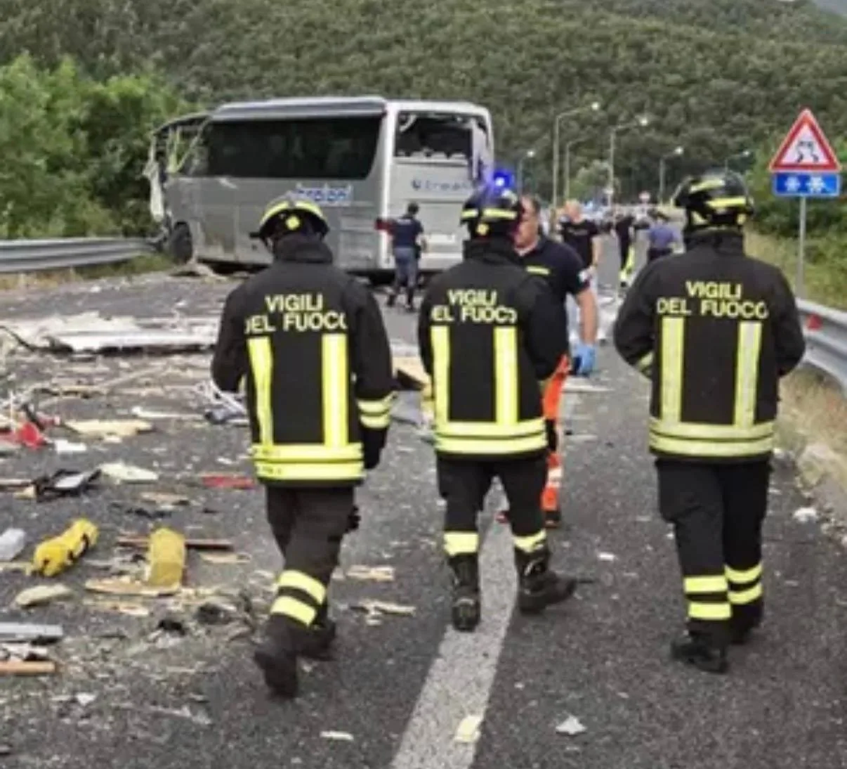 Stravična nesreća u Italiji: Autobus i kamper u frontalnom sudaru, poginulo šestero ljudi