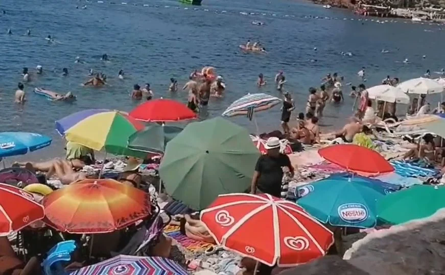 Poznato crnogorsko ljetovalište bez vode: Ljudi ustaju noću da pune kanistere