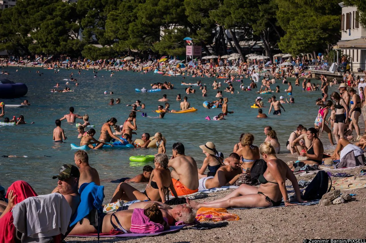 Turisti bježe s Makarske rivijere: “Ovo je dno dna, od rezervacija do kukuruza. U ovom haosu ostajem dan i bježim”