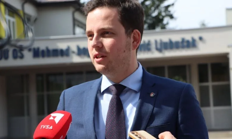 Uk: U Kantonu Sarajevu škole se ne zatvaraju, otvaramo ih, a roditeljima smanjujemo troškove