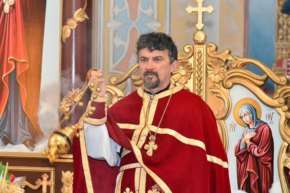 Pravoslavni svećenik prijavio prijetnje smrću zbog fotografije s Thompsonom