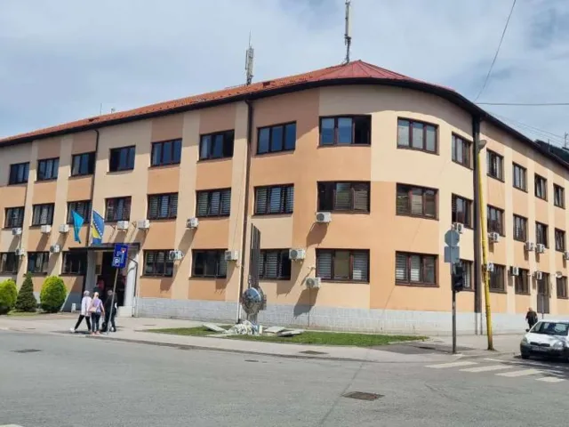 Policajcu iz Živinica pritvor: sumnja se da je od vozača uzimao novac kako im ne bi pisao kazne