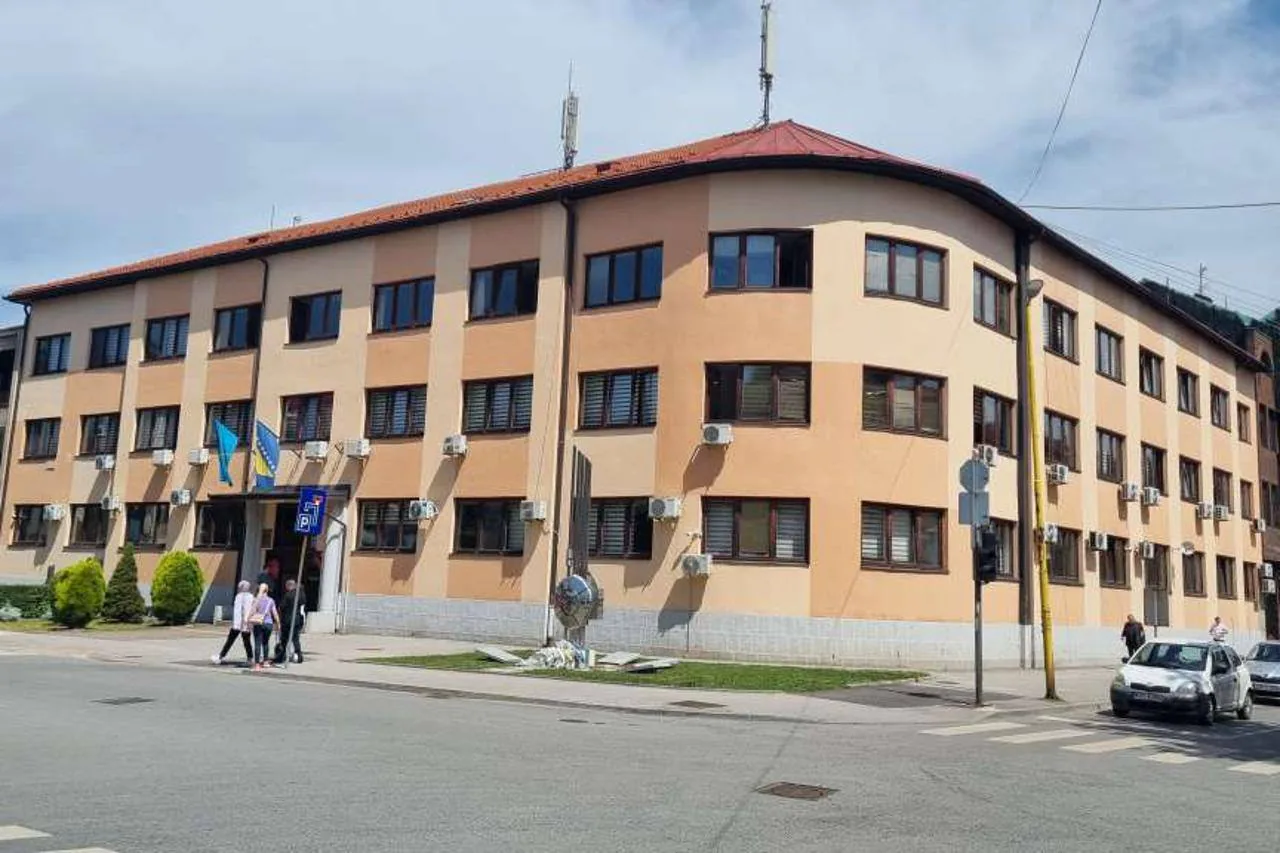 Policajcu iz Živinica pritvor: sumnja se da je od vozača uzimao novac kako im ne bi pisao kazne