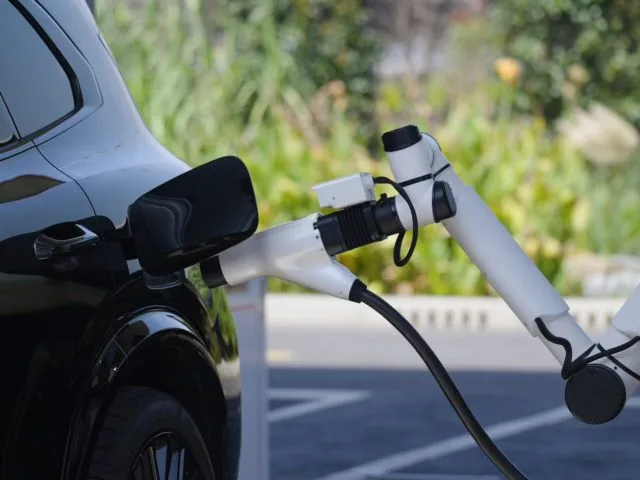 Geely predstavio AI punjenje: od 10 do 70% baterije za samo 4,5 minuta